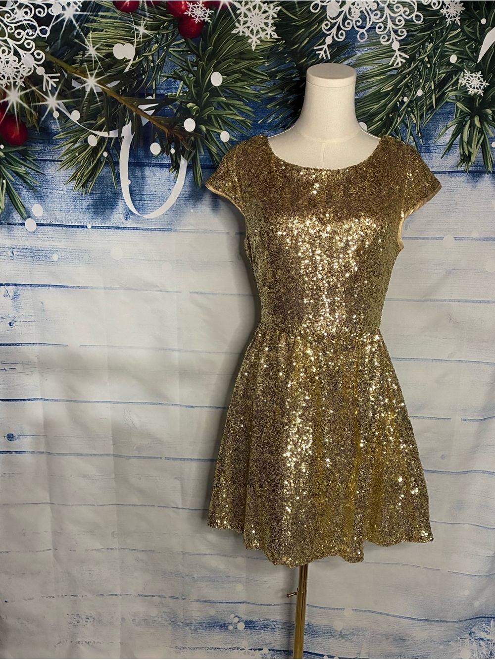 đ Stunning Gold Sequin Dress